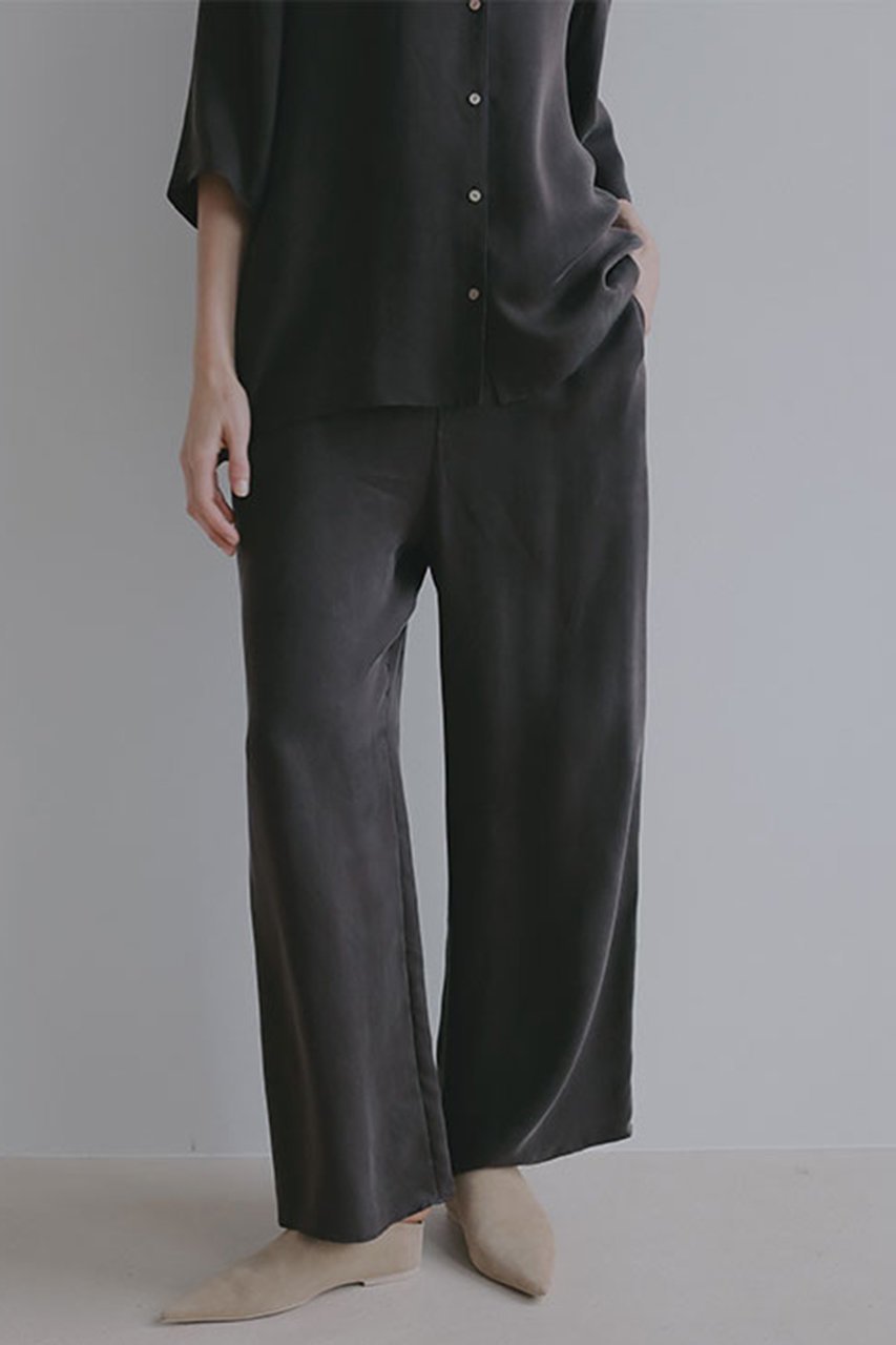 【エトレトウキョウ/ETRE TOKYO】のリラクシーキュプラパンツ 人気、トレンドファッション・服の通販 founy(ファニー) 　ファッション　Fashion　レディースファッション　Fashion for Women　パンツ　Pants & Trousers　春　Spring　キュプラ　Cupro, Eco Fabric　シューズ　Shoes, Footwear　ストレート　Straight, Straight Cut　スニーカー　Sneakers, Trainers　セットアップ　Set-Up, Coordinated Outfit　なめらか　Smooth, Silky Texture　フラット　Flat, Flat Shoes　リラックス　Relax, Relaxed Fit　ワイド　Wide, Wide Fit　S/S・春夏　SS, Spring/Summer, Warm Season　夏　Summer　エレガント 上品　Elegant　2026年　2026　 other-1|ID: prp329100004809876 ipo3291000000034908175