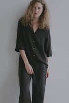 【エトレトウキョウ/ETRE TOKYO】のオープンネックキュプラシャツ 人気、トレンドファッション・服の通販 founy(ファニー) ファッション Fashion レディースファッション Fashion for Women トップス・カットソー Cut & Sew Tops シャツ・ブラウス・オフィスカジュアル Elegant Blouses & Button-Ups 春 Spring キュプラ Cupro, Eco Fabric ショート Short, Short Length ジャケット Jacket, Outerwear スタイリッシュ Stylish, Fashionable スリーブ Sleeve, Long Sleeve / Short Sleeve セットアップ Set-Up, Coordinated Outfit とろみ Fluid, Flowy Fabric デコルテ Décolleté, Neckline なめらか Smooth, Silky Texture フロント Front, Front Design ベーシック Basic, Essential ボトム Bottoms, Lower Wear ワイド Wide, Wide Fit S/S・春夏 SS, Spring/Summer, Warm Season 夏 Summer エレガント 上品 Elegant 2026年 2026 thumbnail ブラウン|ID: prp329100004809877 ipo3291000000034908184