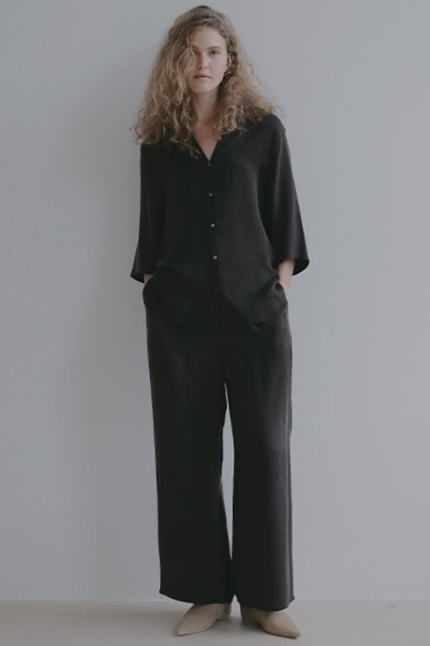 【エトレトウキョウ/ETRE TOKYO】のオープンネックキュプラシャツ 人気、トレンドファッション・服の通販 founy(ファニー) ファッション Fashion レディースファッション Fashion for Women トップス・カットソー Cut & Sew Tops シャツ・ブラウス・オフィスカジュアル Elegant Blouses & Button-Ups 春 Spring キュプラ Cupro, Eco Fabric ショート Short, Short Length ジャケット Jacket, Outerwear スタイリッシュ Stylish, Fashionable スリーブ Sleeve, Long Sleeve / Short Sleeve セットアップ Set-Up, Coordinated Outfit とろみ Fluid, Flowy Fabric デコルテ Décolleté, Neckline なめらか Smooth, Silky Texture フロント Front, Front Design ベーシック Basic, Essential ボトム Bottoms, Lower Wear ワイド Wide, Wide Fit S/S・春夏 SS, Spring/Summer, Warm Season 夏 Summer エレガント 上品 Elegant 2026年 2026 other-5|ID: prp329100004809877 ipo3291000000034908188