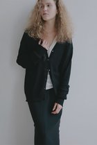 【エトレトウキョウ/ETRE TOKYO】のリリヤーンリネンVネックカーディガン 人気、トレンドファッション・服の通販 founy(ファニー) ファッション Fashion レディースファッション Fashion for Women トップス・カットソー Cut & Sew Tops ニット Knit Tops & Sweaters カーディガン・羽織り Layered Style Cardigans Vネックトップス V-Neck Tops / V-Cut Neckline Shirts 春 Spring カーディガン Cardigan, Knitwear シンプル Simple, Minimal とろみ Fluid, Flowy Fabric タンク Tank Top, Sleeveless Top バランス Balance, Style Balance フロント Front, Front Design ボトム Bottoms, Lower Wear リネン Linen, Linen Fabric S/S・春夏 SS, Spring/Summer, Warm Season 夏 Summer 2026年 2026 thumbnail ブラック|ID: prp329100004809878 ipo3291000000034908194