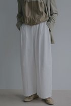 【エトレトウキョウ/ETRE TOKYO】のソフトコットンタックカーブパンツ 人気、トレンドファッション・服の通販 founy(ファニー) ファッション Fashion レディースファッション Fashion for Women パンツ Pants & Trousers 春 Spring キャップ Cap, Baseball Cap コンパクト Compact, Small Size シアー Sheer, See-Through スニーカー Sneakers, Trainers スポーティ Sporty, Casual Athletic ツイル Twist, Twisted Detail バランス Balance, Style Balance フロント Front, Front Design ベーシック Basic, Essential リラックス Relax, Relaxed Fit S/S・春夏 SS, Spring/Summer, Warm Season 夏 Summer エレガント 上品 Elegant 2026年 2026 thumbnail ホワイト|ID: prp329100004809879 ipo3291000000034908204