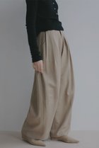 【エトレトウキョウ/ETRE TOKYO】のソフトコットンタックカーブパンツ 人気、トレンドファッション・服の通販 founy(ファニー) ファッション Fashion レディースファッション Fashion for Women パンツ Pants & Trousers 春 Spring キャップ Cap, Baseball Cap コンパクト Compact, Small Size シアー Sheer, See-Through スニーカー Sneakers, Trainers スポーティ Sporty, Casual Athletic ツイル Twist, Twisted Detail バランス Balance, Style Balance フロント Front, Front Design ベーシック Basic, Essential リラックス Relax, Relaxed Fit S/S・春夏 SS, Spring/Summer, Warm Season 夏 Summer エレガント 上品 Elegant 2026年 2026 thumbnail ベージュ|ID: prp329100004809879 ipo3291000000034908205