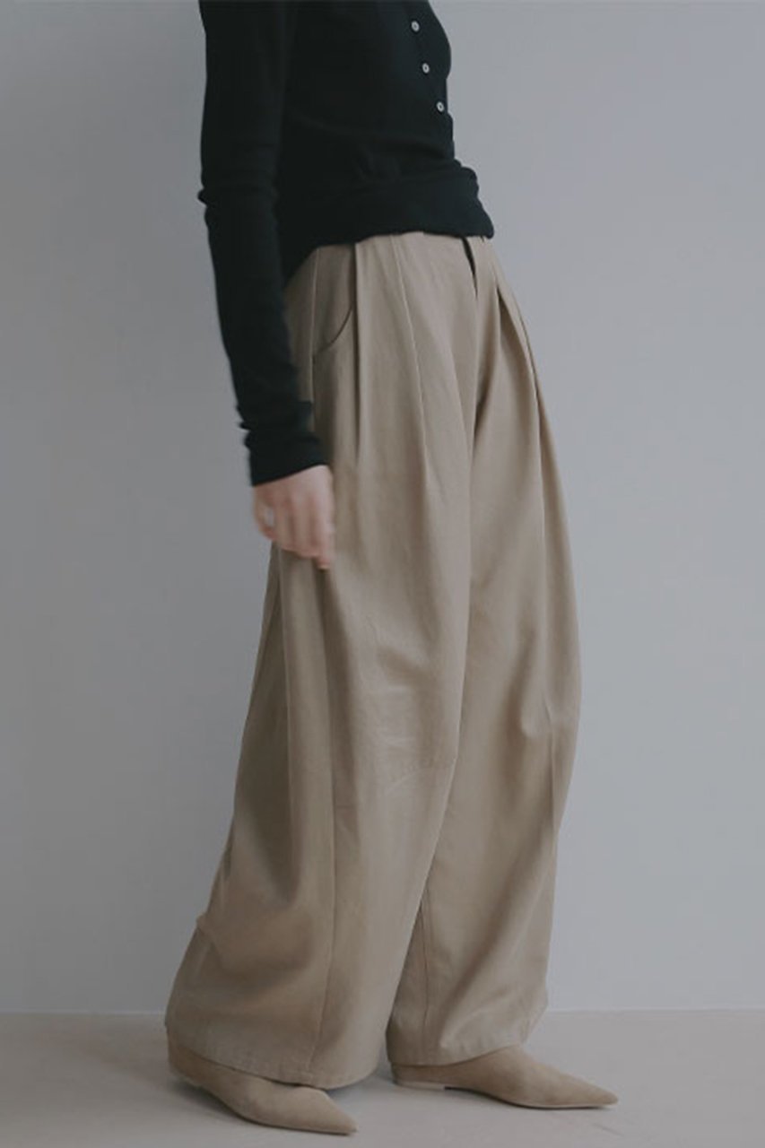 【エトレトウキョウ/ETRE TOKYO】のソフトコットンタックカーブパンツ インテリア・キッズ・メンズ・レディースファッション・服の通販 founy(ファニー) 　ファッション　Fashion　レディースファッション　Fashion for Women　パンツ　Pants & Trousers　春　Spring　キャップ　Cap, Baseball Cap　コンパクト　Compact, Small Size　シアー　Sheer, See-Through　スニーカー　Sneakers, Trainers　スポーティ　Sporty, Casual Athletic　ツイル　Twist, Twisted Detail　バランス　Balance, Style Balance　フロント　Front, Front Design　ベーシック　Basic, Essential　リラックス　Relax, Relaxed Fit　S/S・春夏　SS, Spring/Summer, Warm Season　夏　Summer　エレガント 上品　Elegant　2026年　2026　ベージュ|ID: prp329100004809879 ipo3291000000034908205