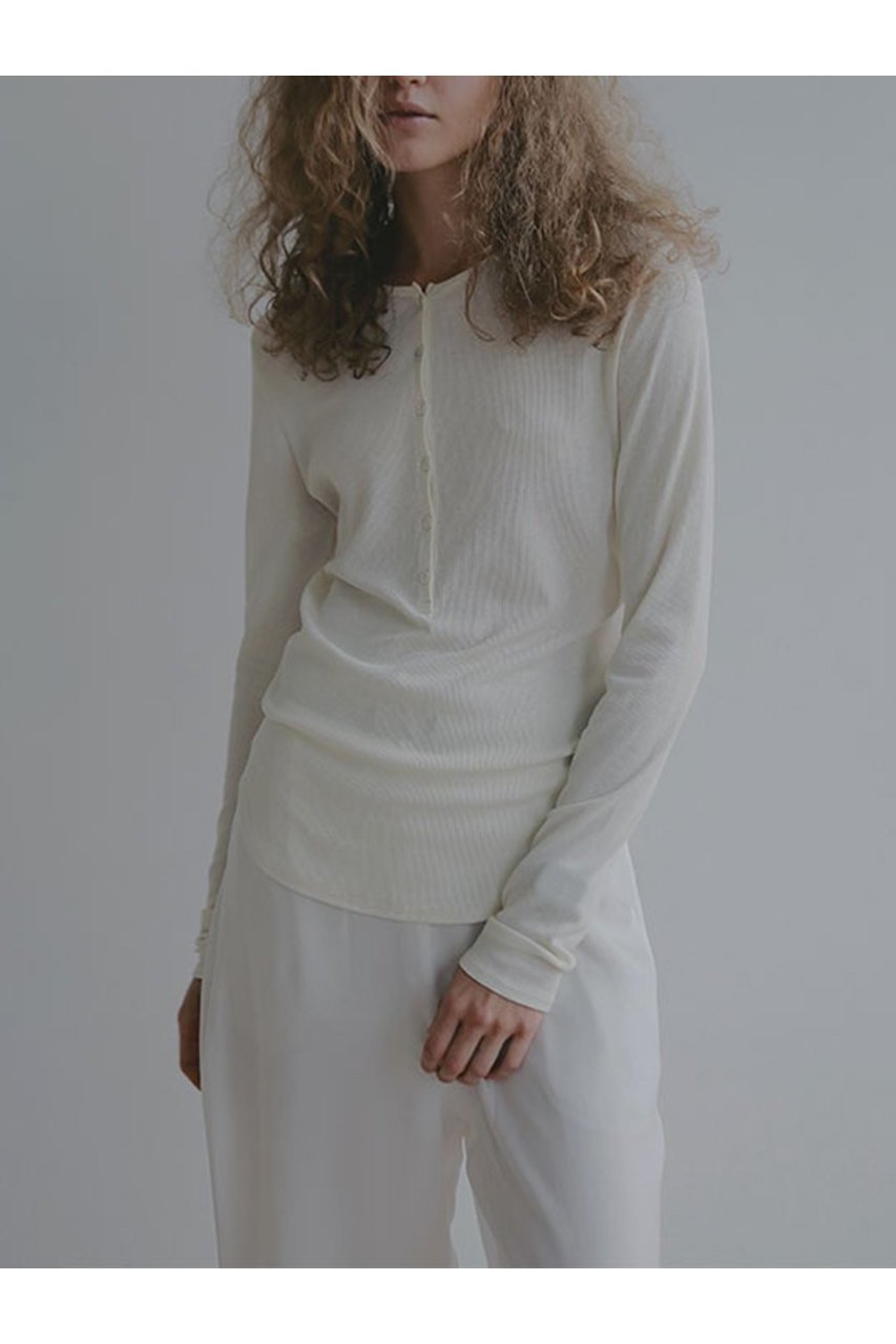 【エトレトウキョウ/ETRE TOKYO】のヘンリーネックシアープルオーバー 人気、トレンドファッション・服の通販 founy(ファニー) 　ファッション　Fashion　レディースファッション　Fashion for Women　トップス・カットソー　Cut & Sew Tops　シャツ・ブラウス・オフィスカジュアル　Elegant Blouses & Button-Ups　ロングTシャツ・Tシャツ　Longline T-Shirts & Tees　カジュアルプルオーバー・ニットトップス　Pullovers & Knit Tops / Casual Pullovers　カットソー・ベーシックTシャツ　Cut-and-Sewn Tops / Stretch Tees & Basics　2026年　2026　シアー　Sheer, See-Through　シンプル　Simple, Minimal　スリーブ　Sleeve, Long Sleeve / Short Sleeve　テレコ　Ribbed, Rib Stitch　フィット　Fit, Slim Fit　フロント　Front, Front Design　ロング　Long, Long-Length　夏　Summer　春　Spring　S/S・春夏　SS, Spring/Summer, Warm Season　 other-1|ID: prp329100004809883 ipo3291000000034908244