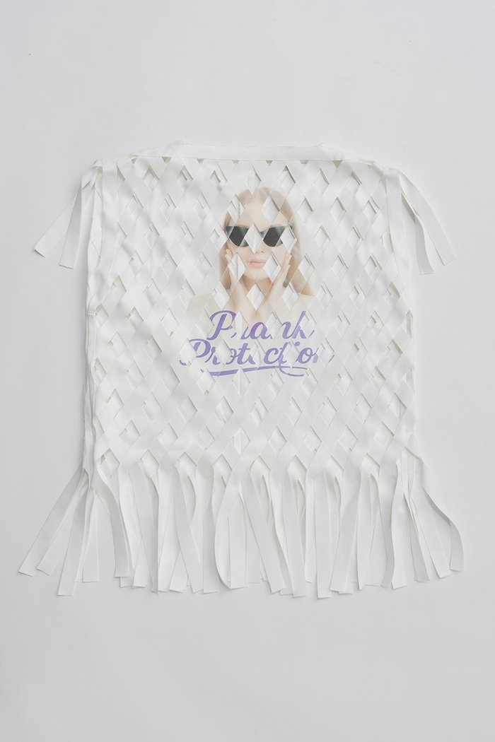 【プランク プロジェクト/PRANK PROJECT】のフェイスプリントリボンTシャツ インテリア・キッズ・メンズ・レディースファッション・服の通販 founy(ファニー) https://founy.com/ ファッション Fashion レディースファッション Fashion for Women トップス・カットソー Cut & Sew Tops シャツ・ブラウス・オフィスカジュアル Elegant Blouses & Button-Ups ロングTシャツ・Tシャツ Longline T-Shirts & Tees カットソー・ベーシックTシャツ Cut-and-Sewn Tops / Stretch Tees & Basics 2026年 2026 インナー Innerwear ショート Short, Short Length スリーブ Sleeve, Long Sleeve / Short Sleeve プリント Print, Printed Pattern メッシュ Mesh, Net Fabric 夏 Summer 春 Spring S/S・春夏 SS, Spring/Summer, Warm Season |ID: prp329100004810925 ipo3291000000034920571