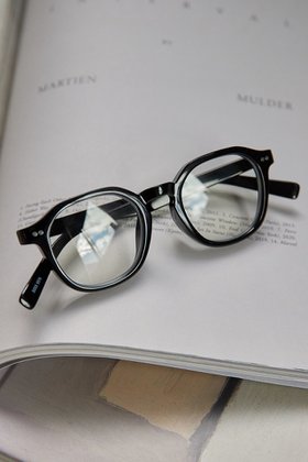 【ウィムガゼット/Whim Gazette】の【THE PAUSE】メガネ 人気、トレンドファッション・服の通販 founy(ファニー) ファッション Fashion レディースファッション Fashion for Women サングラス&メガネ Sunglasses & Eyewear ヴィンテージ Vintage Style 春 Spring グラデーション Gradient, Ombre シンプル Simple, Minimal スタイリッシュ Stylish, Fashionable フレーム Frame, Outline ベーシック Basic, Essential メガネ Glasses, Eyewear ワーク Workwear, Utility Style S/S・春夏 SS, Spring/Summer, Warm Season 夏 Summer ビジネス 仕事 通勤 Business / Work / Commuting 2026年 2026 |ID:prp329100004810938