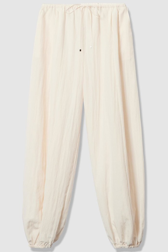 【アルアバイル/allureville】のフィブリルポプリンバルーンパンツ インテリア・キッズ・メンズ・レディースファッション・服の通販 founy(ファニー) https://founy.com/ ファッション Fashion レディースファッション Fashion for Women パンツ Pants & Trousers 2026年 2026 ギャザー Gathered, Ruffled シンプル Simple, Minimal タンブラー Tumbler, Travel Mug バランス Balance, Style Balance バルーン Balloon, Balloon Silhouette フォルム Silhouette, Form 今季 This Season, Current Season 夏 Summer 春 Spring S/S・春夏 SS, Spring/Summer, Warm Season |ID: prp329100004810960 ipo3291000000034920854