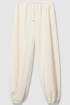 【アルアバイル/allureville】のフィブリルポプリンバルーンパンツ 人気、トレンドファッション・服の通販 founy(ファニー) ファッション Fashion レディースファッション Fashion for Women パンツ Pants & Trousers 2026年 2026 ギャザー Gathered, Ruffled シンプル Simple, Minimal タンブラー Tumbler, Travel Mug バランス Balance, Style Balance バルーン Balloon, Balloon Silhouette フォルム Silhouette, Form 今季 This Season, Current Season 夏 Summer 春 Spring S/S・春夏 SS, Spring/Summer, Warm Season |ID:prp329100004810960