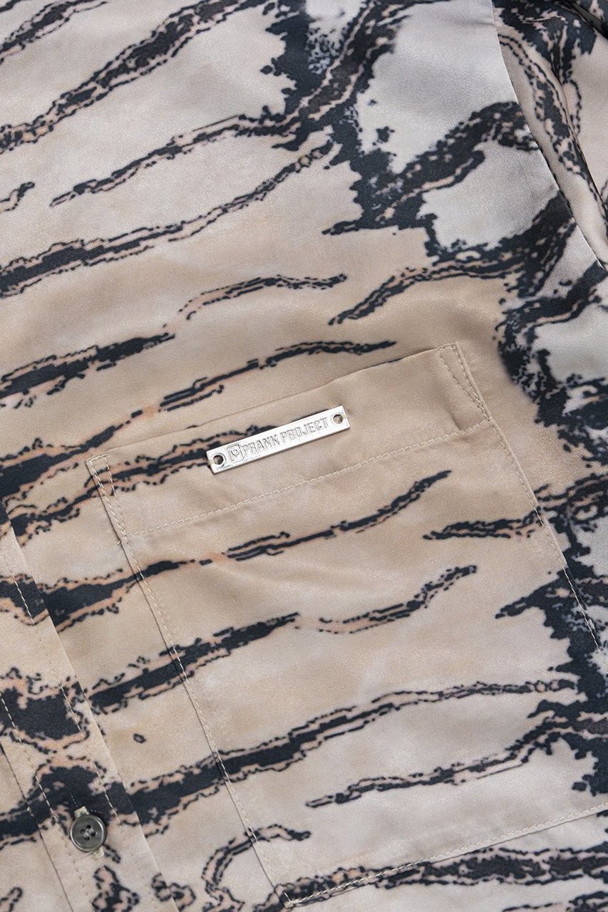 【プランク プロジェクト/PRANK PROJECT】のタイガープリントシャツ 人気、トレンドファッション・服の通販 founy(ファニー) 　ファッション　Fashion　レディースファッション　Fashion for Women　トップス・カットソー　Cut & Sew Tops　シャツ・ブラウス・オフィスカジュアル　Elegant Blouses & Button-Ups　おすすめ　Recommended / Our Picks　とろみ　Fluid, Flowy Fabric　サテン　Satin, Glossy Fabric　ジャケット　Jacket, Outerwear　スリーブ　Sleeve, Long Sleeve / Short Sleeve　プリント　Print, Printed Pattern　ロング　Long, Long-Length　新作・新入荷　New Arrivals / New In　羽織　Haori, Light Jacket　other-3|ID: prp329100004811967 ipo3291000000034930896