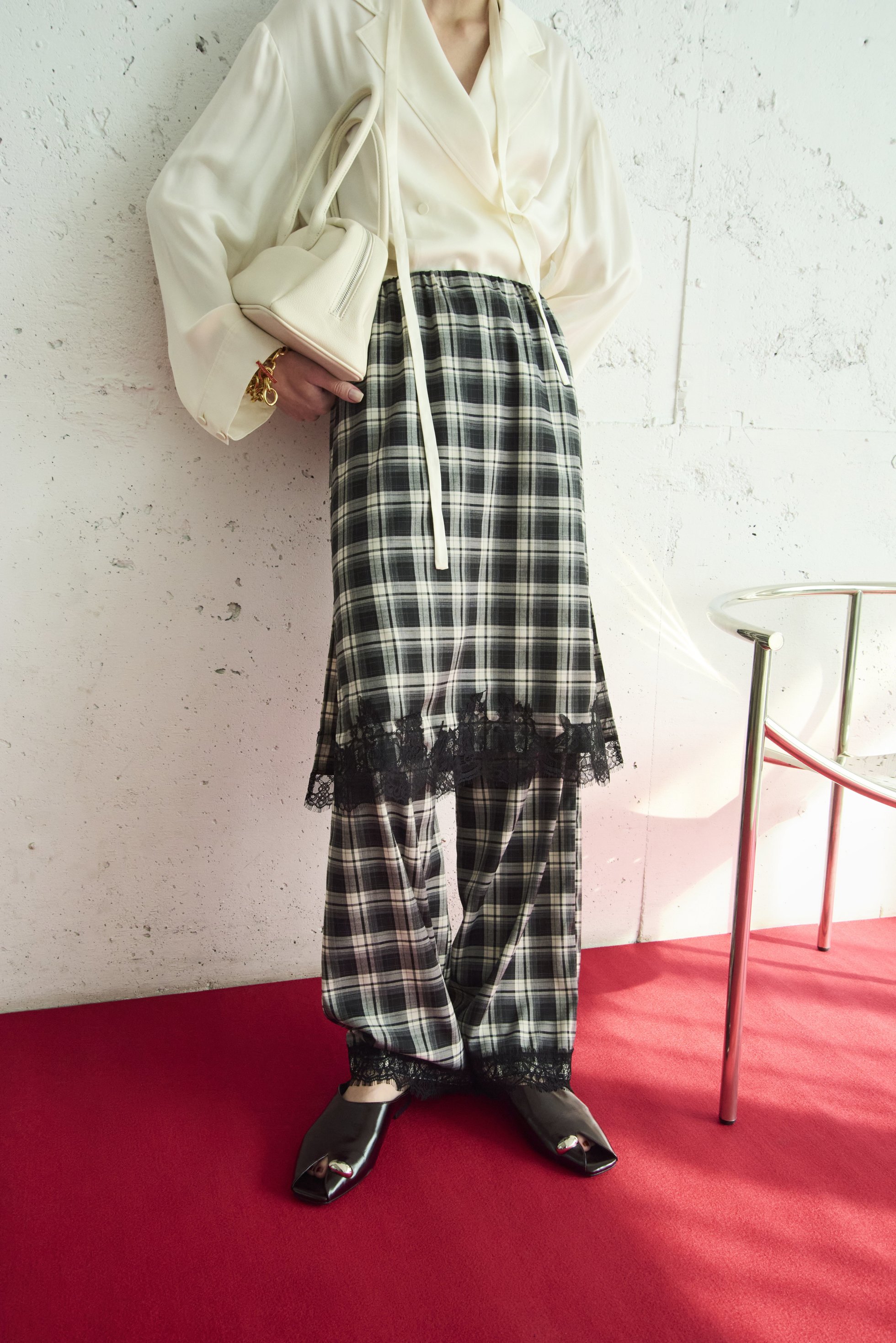 【プランク プロジェクト/PRANK PROJECT】のトリムレース2WAYパンツ 人気、トレンドファッション・服の通販 founy(ファニー) 　ファッション　Fashion　レディースファッション　Fashion for Women　パンツ　Pants & Trousers　2026年　2026　おすすめ　Recommended / Our Picks　シルク　Silk, 100% Silk　ジャケット　Jacket, Outerwear　スウェット / スエット　Sweatshirt, Sweatwear　チェック　Check, Plaid, Tartan　バランス　Balance, Style Balance　パターン　Pattern, Design Print　フェミニン　Feminine, Girly　ブルゾン　Blouson, Bomber Jacket　レース　Lace, Lace Fabric　再入荷　Restock / Back in Stock　夏　Summer　旅行　Travel　春　Spring　S/S・春夏　SS, Spring/Summer, Warm Season　無地　Plain, Solid Color　other-4|ID: prp329100004811971 ipo3291000000034930936