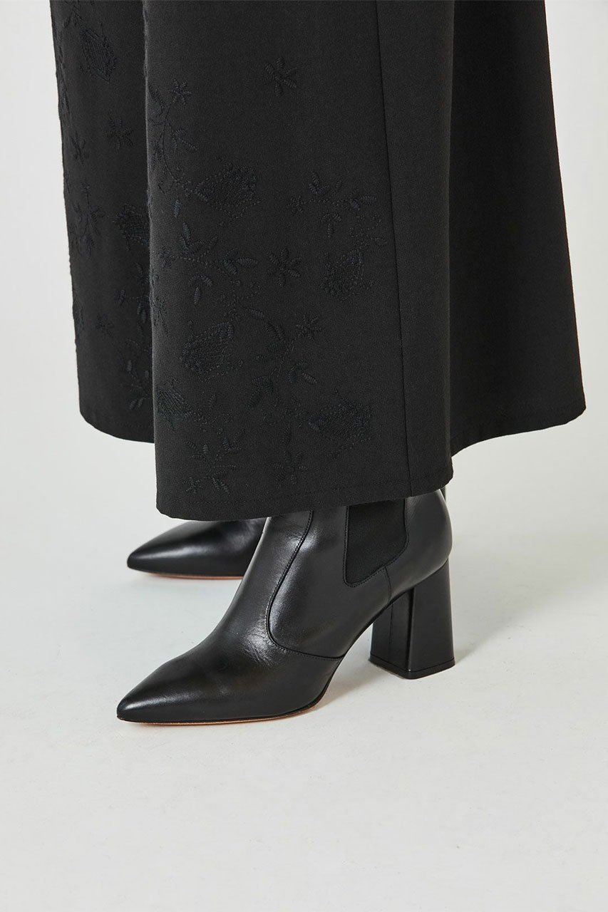 【ミディウミソリッド/MIDIUMISOLID】のエンブロイダリーイージーパンツ 人気、トレンドファッション・服の通販 founy(ファニー) 　ファッション　Fashion　レディースファッション　Fashion for Women　パンツ　Pants & Trousers　なめらか　Smooth, Silky Texture　トレンド　Trend, Trending Now　フォルム　Silhouette, Form　ボトム　Bottoms, Lower Wear　リボン　Ribbon, Bow　ルーズ　Loose, Oversized　ワイド　Wide, Wide Fit　other-6|ID: prp329100004814760 ipo3291000000034970681