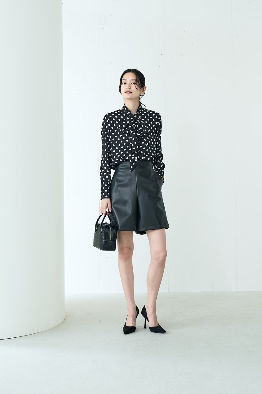 【ジェイドット/j.】のフェイクレザーショートパンツ 人気、トレンドファッション・服の通販 founy(ファニー) 　ファッション　Fashion　レディースファッション　Fashion for Women　パンツ　Pants & Trousers　ショートパンツ・ハーフパンツ　High-Waisted & Relaxed Shorts　ショート　Short, Short Length　ジャケット　Jacket, Outerwear　フェイクレザー　Faux Leather, PU Leather　フロント　Front, Front Design　ロング　Long, Long-Length　A/W・秋冬　Autumn/Winter　other-6|ID: prp329100004815962 ipo3291000000034980720