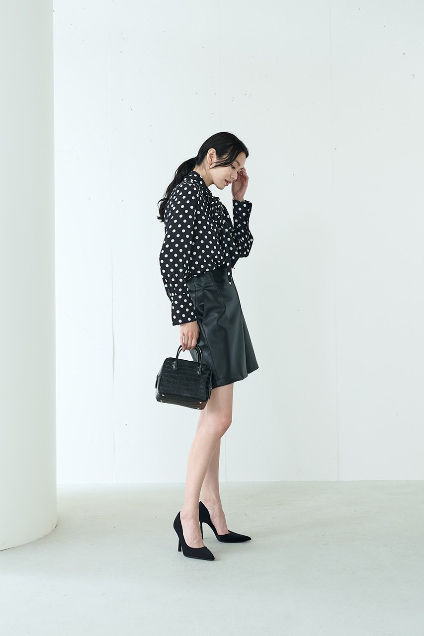 【ジェイドット/j.】のフェイクレザーショートパンツ 人気、トレンドファッション・服の通販 founy(ファニー) 　ファッション　Fashion　レディースファッション　Fashion for Women　パンツ　Pants & Trousers　ショートパンツ・ハーフパンツ　High-Waisted & Relaxed Shorts　ショート　Short, Short Length　ジャケット　Jacket, Outerwear　フェイクレザー　Faux Leather, PU Leather　フロント　Front, Front Design　ロング　Long, Long-Length　A/W・秋冬　Autumn/Winter　other-7|ID: prp329100004815962 ipo3291000000034980721