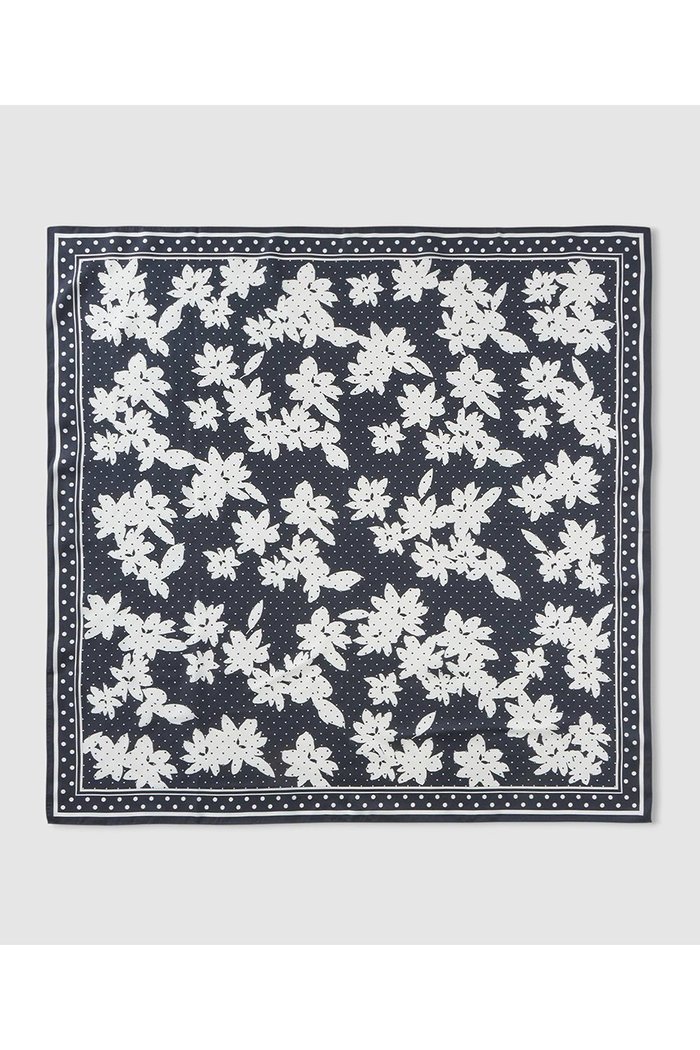 【アナイ/ANAYI】のドットフラワープリントスカーフ インテリア・キッズ・メンズ・レディースファッション・服の通販 founy(ファニー) https://founy.com/ ファッション Fashion レディースファッション Fashion for Women ストール Soft & Warm Scarves マフラー・スヌード / 冬小物の定番 Scarves & Mufflers 2026年 2026 スカーフ Scarf, Neckwear ストール Stole, Wrap プリント Print, Printed Pattern マフラー Scarf, Muffler モチーフ Motif, Design Theme 夏 Summer 春 Spring S/S・春夏 SS, Spring/Summer, Warm Season |ID: prp329100004816928 ipo3291000000034988536