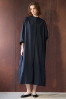 【マルティニーク/martinique】の《別注》【COGTHEBIGSMOKE】NELL ドレス 人気、トレンドファッション・服の通販 founy(ファニー) ファッション Fashion レディースファッション Fashion for Women ワンピース Dresses フォーマル・パーティードレス・結婚式用ドレス Elegant & Casual Dresses チュニック Tunic Tops & Dresses ウォッシャブル Machine Washable 春 Spring カフス Cuff Design コレクション Collection, Seasonal Line スタンド Stand Collar, Upright Stand スリット Slit, Slit Detail チュニック Tunic, Long Top トレンド Trend, Trending Now ドレス Dress, One-Piece なめらか Smooth, Silky Texture フロント Front, Front Design 別注 Limited Edition, Custom Order ラグジュアリー Luxury, Elegant リアル Real, Realistic ロング Long, Long-Length ロンドン London Style, British Inspired S/S・春夏 SS, Spring/Summer, Warm Season 日本製 Made In Japan 夏 Summer エレガント 上品 Elegant 2026年 2026 |ID:prp329100004816987