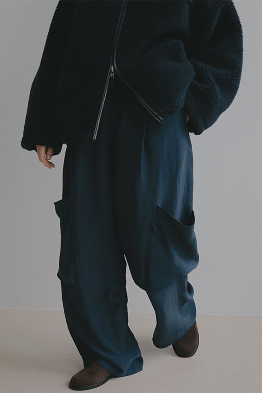 【エトレトウキョウ/ETRE TOKYO】のバックサテンリラクシーカーゴパンツ インテリア・キッズ・メンズ・レディースファッション・服の通販 founy(ファニー) 　ファッション　Fashion　レディースファッション　Fashion for Women　パンツ　Pants & Trousers　バッグ　Bags　カーゴパンツ　Cargo Pants, Utility Pants　サテン　Satin, Glossy Fabric　スウェット / スエット　Sweatshirt, Sweatwear　バランス　Balance, Style Balance　ポケット　Pocket, Pocket Detail　エレガント 上品　Elegant　ネイビー|ID: prp329100004817989 ipo3291000000035773855