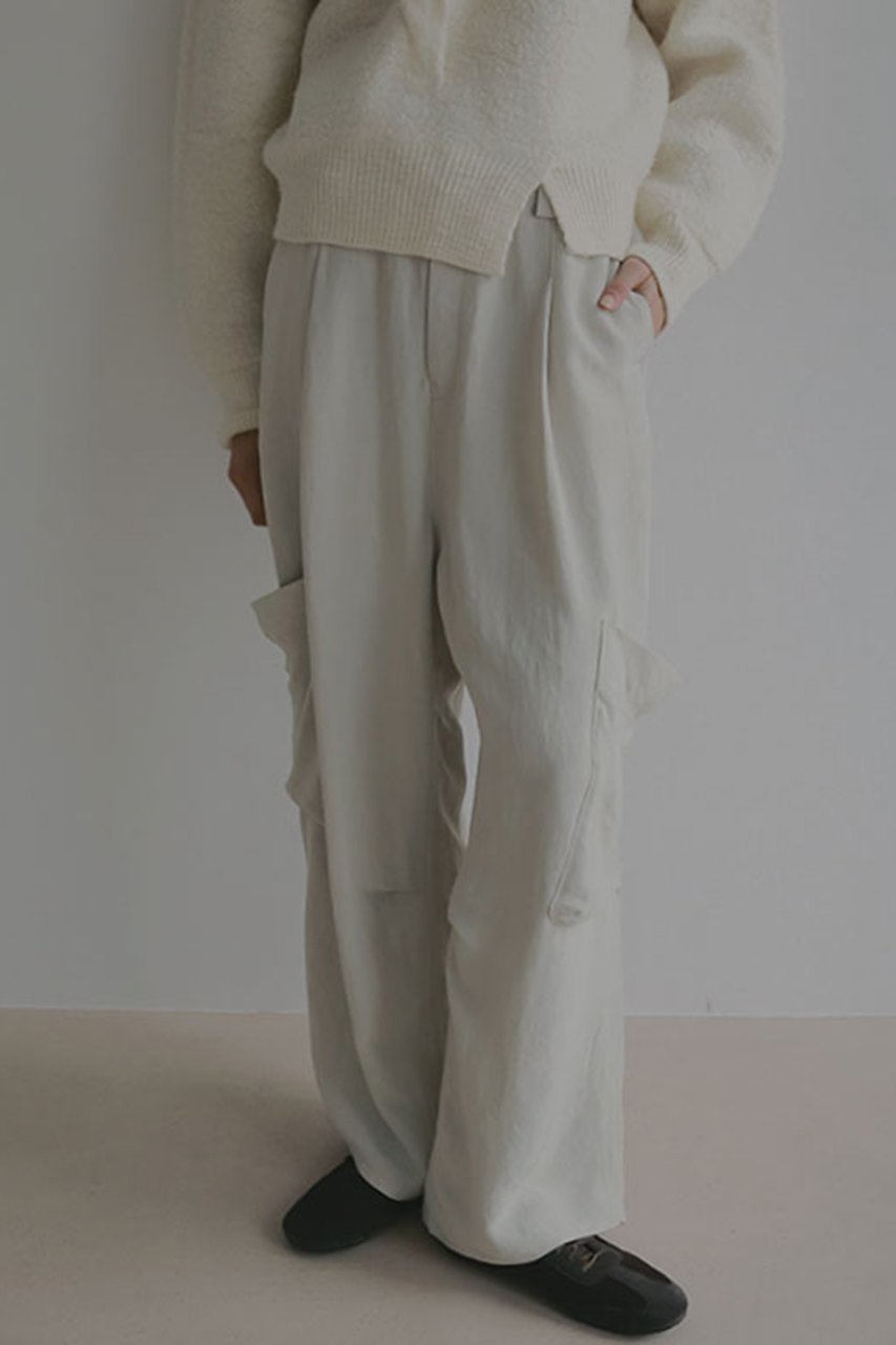【エトレトウキョウ/ETRE TOKYO】のバックサテンリラクシーカーゴパンツ インテリア・キッズ・メンズ・レディースファッション・服の通販 founy(ファウニー) 　ファッション　Fashion　レディースファッション　Fashion for Women　パンツ　Pants & Trousers　バッグ　Bags　カーゴパンツ　Cargo Pants, Utility Pants　サテン　Satin, Glossy Fabric　スウェット / スエット　Sweatshirt, Sweatwear　バランス　Balance, Style Balance　ポケット　Pocket, Pocket Detail　エレガント 上品　Elegant　グレージュ|ID: prp329100004817989 ipo3291000000036767818