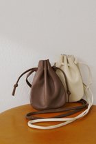 【ウィムガゼット/Whim Gazette】の【Christian AKS】Lamb leather ポーチ オフホワイト|ID: prp329100004818004 ipo3291000000036077978