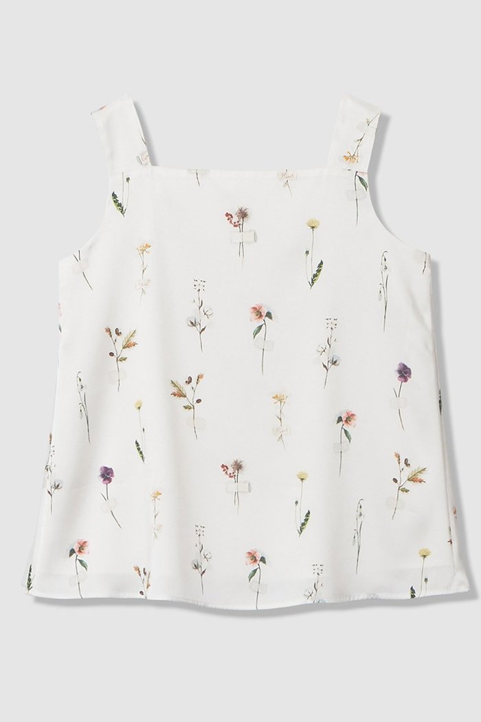 【アナイ/ANAYI】の【セットアップ対象商品】ボタニカルサテンプリントスクエア ブラウス インテリア・キッズ・メンズ・レディースファッション・服の通販 founy(ファニー) https://founy.com/ ファッション Fashion レディースファッション Fashion for Women トップス・カットソー Cut & Sew Tops キャミソール&ノースリーブ Camisoles & Sleeveless Tops シャツ・ブラウス・オフィスカジュアル Elegant Blouses & Button-Ups 2026年 2026 おすすめ Recommended / Our Picks カッティング Cutting Detail キャミソール Camisole, Spaghetti Strap Top ジャケット Jacket, Outerwear スクエア Square, Square Shape セットアップ Set-Up, Coordinated Outfit デコルテ Décolleté, Neckline ノースリーブ Sleeveless, No-Sleeve ボタニカル Botanical, Floral Pattern モチーフ Motif, Design Theme 夏 Summer 春 Spring S/S・春夏 SS, Spring/Summer, Warm Season |ID: prp329100004818070 ipo3291000000035003134