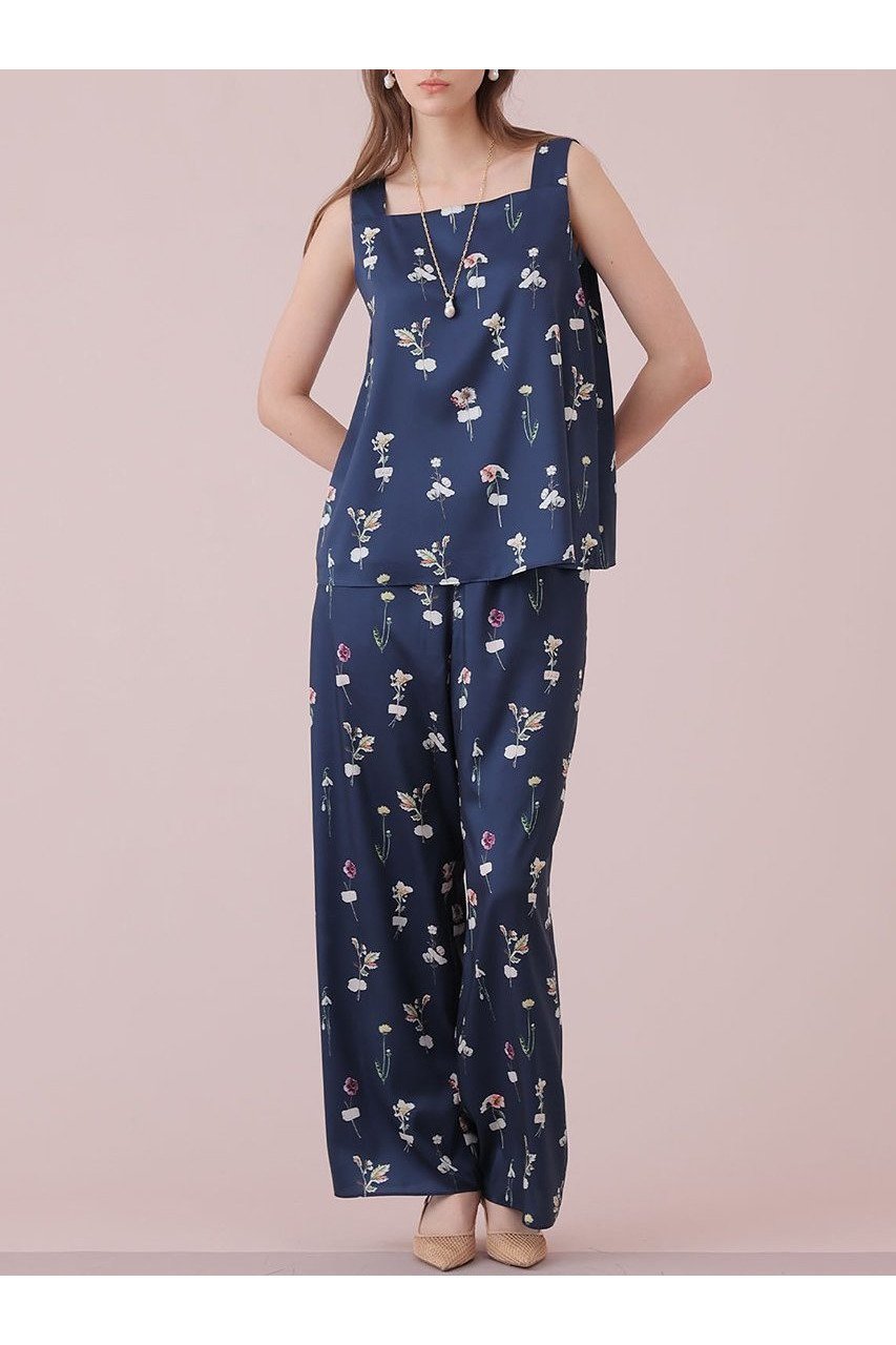 【アナイ/ANAYI】の【セットアップ対象商品】ボタニカルサテンプリントスクエア ブラウス 人気、トレンドファッション・服の通販 founy(ファニー) 　ファッション　Fashion　レディースファッション　Fashion for Women　トップス・カットソー　Cut & Sew Tops　キャミソール&ノースリーブ　Camisoles & Sleeveless Tops　シャツ・ブラウス・オフィスカジュアル　Elegant Blouses & Button-Ups　2026年　2026　おすすめ　Recommended / Our Picks　カッティング　Cutting Detail　キャミソール　Camisole, Spaghetti Strap Top　ジャケット　Jacket, Outerwear　スクエア　Square, Square Shape　セットアップ　Set-Up, Coordinated Outfit　デコルテ　Décolleté, Neckline　ノースリーブ　Sleeveless, No-Sleeve　ボタニカル　Botanical, Floral Pattern　モチーフ　Motif, Design Theme　夏　Summer　春　Spring　S/S・春夏　SS, Spring/Summer, Warm Season　other-5|ID: prp329100004818070 ipo3291000000035003140