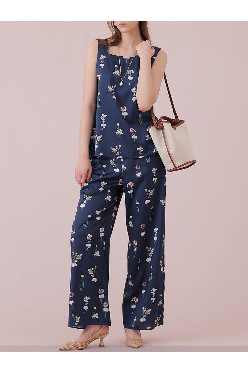 【アナイ/ANAYI】の【セットアップ対象商品】ボタニカルサテンプリントスクエア ブラウス 人気、トレンドファッション・服の通販 founy(ファニー) 　ファッション　Fashion　レディースファッション　Fashion for Women　トップス・カットソー　Cut & Sew Tops　キャミソール&ノースリーブ　Camisoles & Sleeveless Tops　シャツ・ブラウス・オフィスカジュアル　Elegant Blouses & Button-Ups　2026年　2026　おすすめ　Recommended / Our Picks　カッティング　Cutting Detail　キャミソール　Camisole, Spaghetti Strap Top　ジャケット　Jacket, Outerwear　スクエア　Square, Square Shape　セットアップ　Set-Up, Coordinated Outfit　デコルテ　Décolleté, Neckline　ノースリーブ　Sleeveless, No-Sleeve　ボタニカル　Botanical, Floral Pattern　モチーフ　Motif, Design Theme　夏　Summer　春　Spring　S/S・春夏　SS, Spring/Summer, Warm Season　other-7|ID: prp329100004818070 ipo3291000000035003142