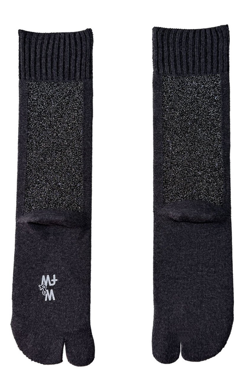 【ダブルアンドエフダブル/w&fw】のコットンバックラインラメTABIソックス インテリア・キッズ・メンズ・レディースファッション・服の通販 founy(ファニー) 　ファッション　Fashion　レディースファッション　Fashion for Women　バッグ　Bags　ソックス&靴下　Socks & Hosiery　レッグウェア・ストッキング　Legwear & Hosiery　おすすめ　Recommended / Our Picks　シルク　Silk, 100% Silk　ソックス　Socks, Hosiery　ホールガーメント　WholeGarment, Seamless Knit　チャコール×ブラックラメ|ID: prp329100004818094 ipo3291000000036078259