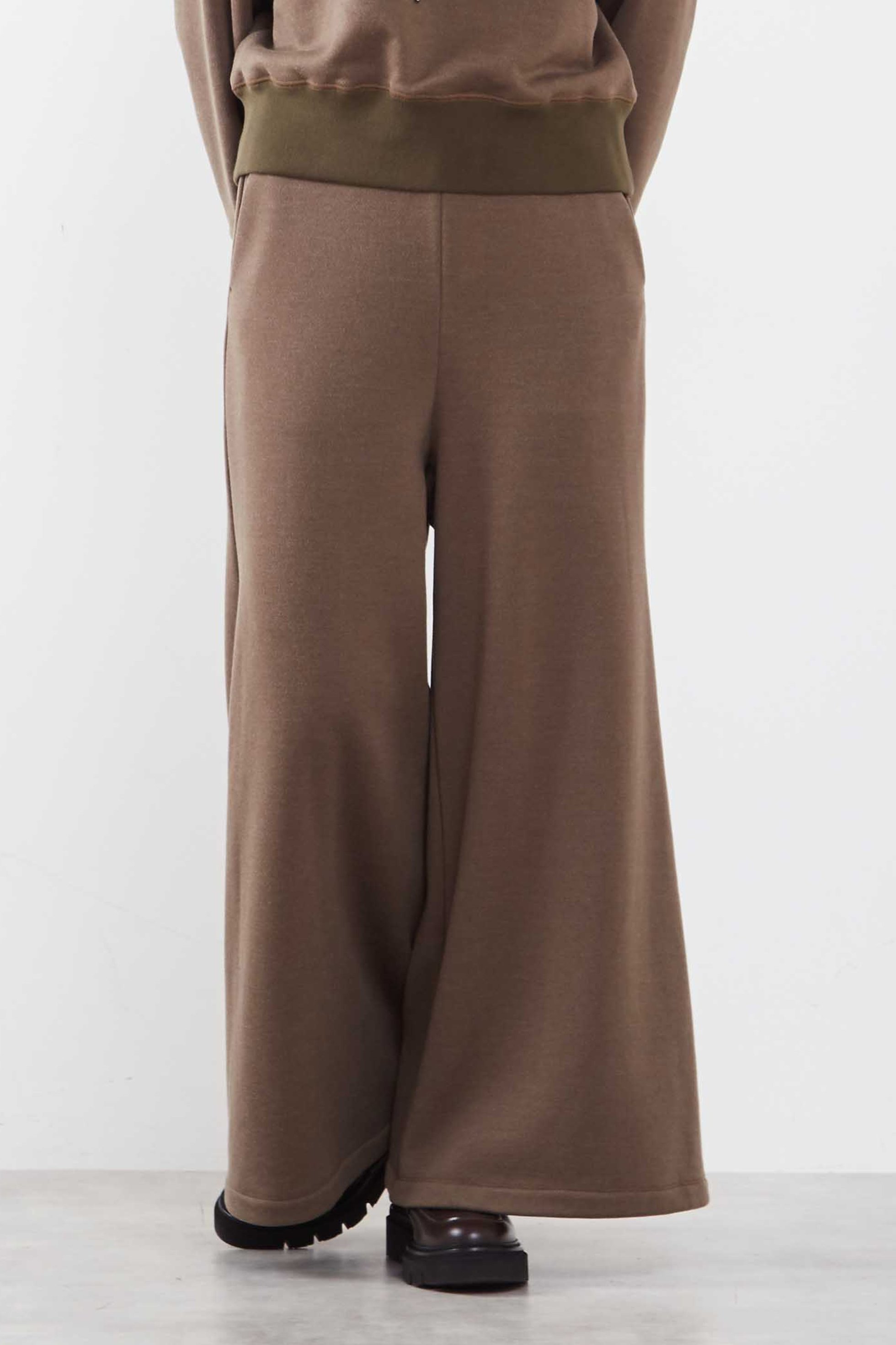 【プレインピープル/PLAIN PEOPLE】のキュプラコットンフレアワイドパンツ インテリア・キッズ・メンズ・レディースファッション・服の通販 founy(ファニー) 　ファッション　Fashion　レディースファッション　Fashion for Women　パンツ　Pants & Trousers　スウェット / スエット　Sweatshirt, Sweatwear　ドローコード　Drawcord, Drawstring Cord　フィット　Fit, Slim Fit　ワイド　Wide, Wide Fit　再入荷　Restock / Back in Stock　カーキグレー|ID: prp329100004821421 ipo3291000000035041177