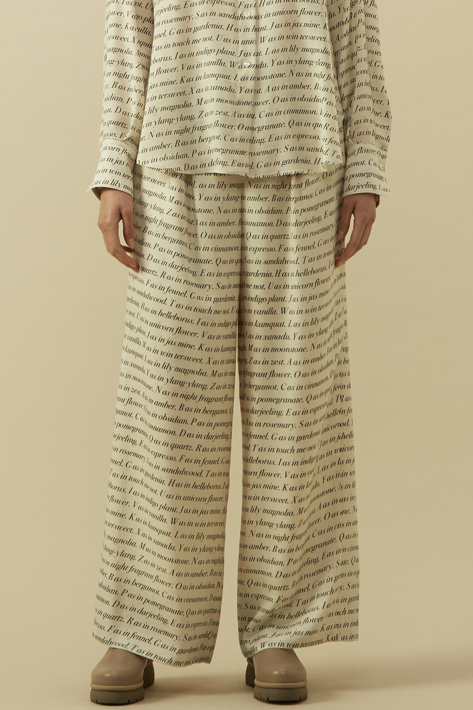 【プレインピープル/PLAIN PEOPLE】のレタードワイドストレートパンツ 人気、トレンドファッション・服の通販 founy(ファニー) 　ファッション　Fashion　レディースファッション　Fashion for Women　パンツ　Pants & Trousers　キュプラ　Cupro, Eco Fabric　ストレート　Straight, Straight Cut　ツイル　Twist, Twisted Detail　フロント　Front, Front Design　プリント　Print, Printed Pattern　リラックス　Relax, Relaxed Fit　ワイド　Wide, Wide Fit　 other-1|ID: prp329100004821433 ipo3291000000035042398