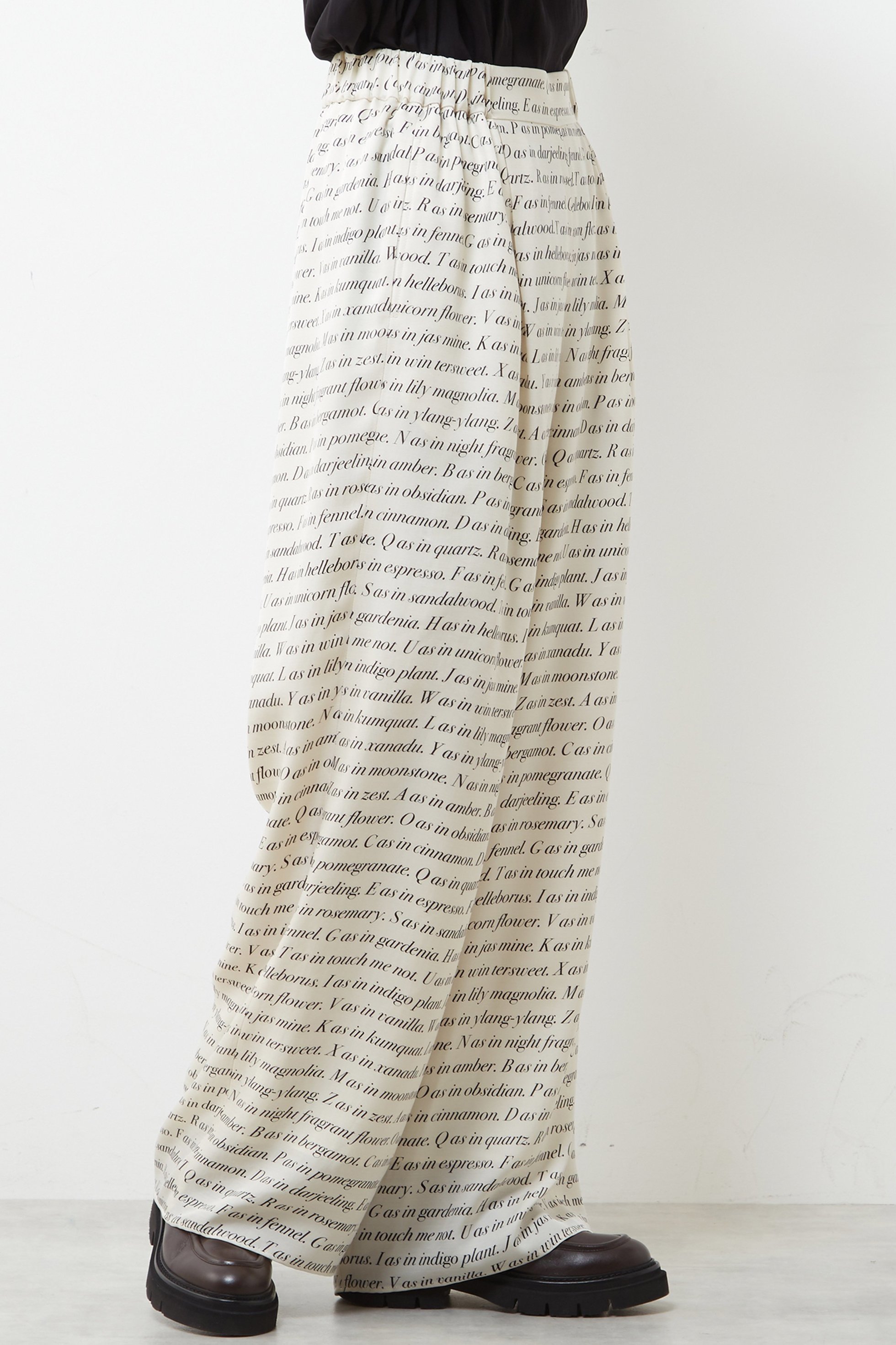 【プレインピープル/PLAIN PEOPLE】のレタードワイドストレートパンツ 人気、トレンドファッション・服の通販 founy(ファニー) 　ファッション　Fashion　レディースファッション　Fashion for Women　パンツ　Pants & Trousers　キュプラ　Cupro, Eco Fabric　ストレート　Straight, Straight Cut　ツイル　Twist, Twisted Detail　フロント　Front, Front Design　プリント　Print, Printed Pattern　リラックス　Relax, Relaxed Fit　ワイド　Wide, Wide Fit　other-4|ID: prp329100004821433 ipo3291000000035042402