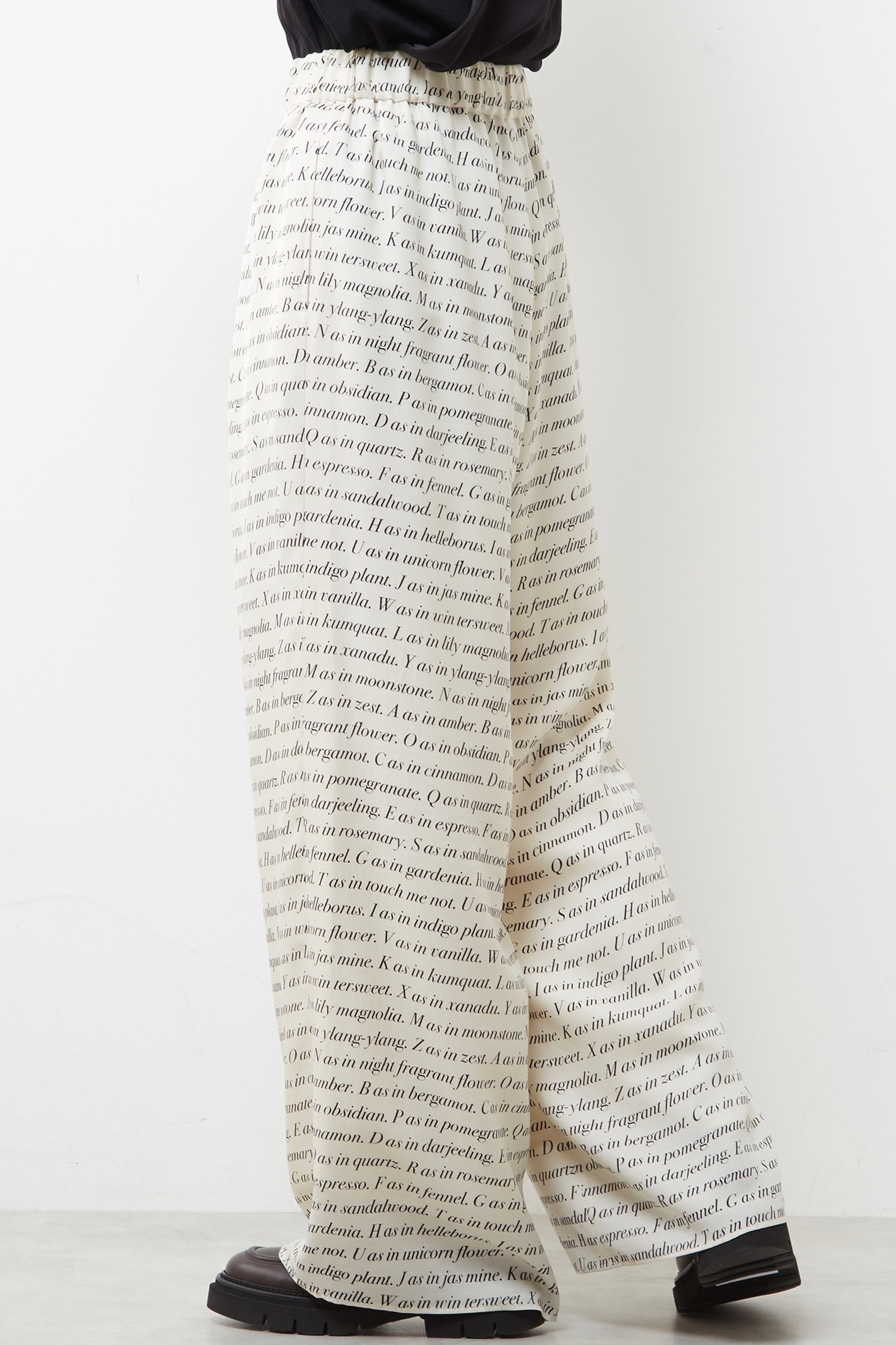 【プレインピープル/PLAIN PEOPLE】のレタードワイドストレートパンツ 人気、トレンドファッション・服の通販 founy(ファニー) 　ファッション　Fashion　レディースファッション　Fashion for Women　パンツ　Pants & Trousers　キュプラ　Cupro, Eco Fabric　ストレート　Straight, Straight Cut　ツイル　Twist, Twisted Detail　フロント　Front, Front Design　プリント　Print, Printed Pattern　リラックス　Relax, Relaxed Fit　ワイド　Wide, Wide Fit　再入荷　Restock / Back in Stock　other-6|ID: prp329100004821433 ipo3291000000035682248