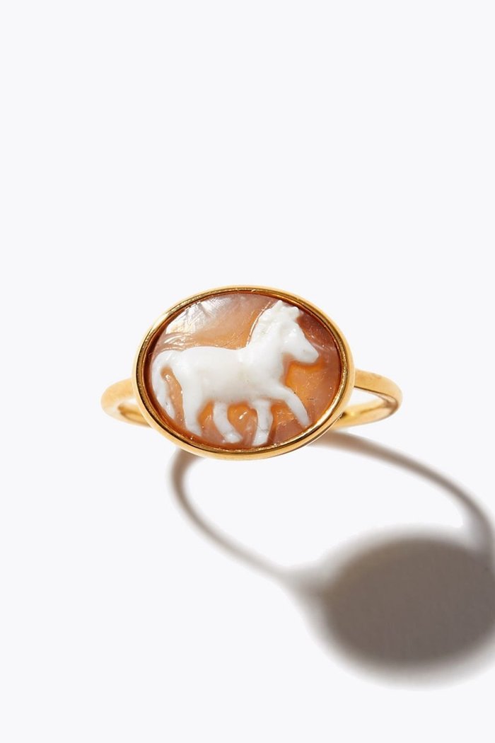 【アルティーダ ウード/ARTIDA OUD】のancient cameo カーヴィング ホース リング インテリア・キッズ・メンズ・レディースファッション・服の通販 founy(ファニー) https://founy.com/ ファッション Fashion レディースファッション Fashion for Women 2026年 2026 イタリア Italy ハンド Hand, Handmade モチーフ Motif, Design Theme 夏 Summer 春 Spring S/S・春夏 SS, Spring/Summer, Warm Season |ID: prp329100004822241 ipo3291000000035051281