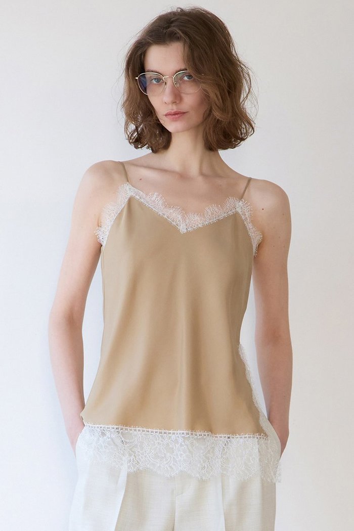 【マルティニーク/martinique】のリバーレースキャミ インテリア・キッズ・メンズ・レディースファッション・服の通販 founy(ファニー) https://founy.com/ ファッション Fashion レディースファッション Fashion for Women トップス・カットソー Cut & Sew Tops キャミソール&ノースリーブ Camisoles & Sleeveless Tops シャツ・ブラウス・オフィスカジュアル Elegant Blouses & Button-Ups ロングTシャツ・Tシャツ Longline T-Shirts & Tees カットソー・ベーシックTシャツ Cut-and-Sewn Tops / Stretch Tees & Basics インナー Innerwear 春 Spring カットソー Cut and Sewn Top キャミソール Camisole, Spaghetti Strap Top スリット Slit, Slit Detail タンク Tank Top, Sleeveless Top バランス Balance, Style Balance フィット Fit, Slim Fit レース Lace, Lace Fabric S/S・春夏 SS, Spring/Summer, Warm Season 再入荷 Restock / Back in Stock おすすめ Recommended / Our Picks 夏 Summer エレガント 上品 Elegant 2026年 2026 |ID: prp329100004822285 ipo3291000000036106813