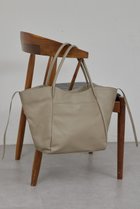 【ガリャルダガランテ/GALLARDAGALANTE】の【2.718】シュリンクレザートート グレージュ|ID: prp329100004826333 ipo3291000000036865927