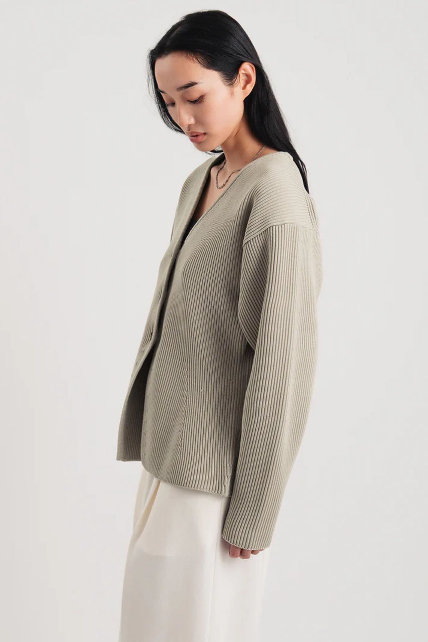 【スタニングルアー/STUNNING LURE】のアモッサスリットカーディガン 人気、トレンドファッション・服の通販 founy(ファニー) ファッション Fashion レディースファッション Fashion for Women トップス・カットソー Cut & Sew Tops ニット Knit Tops & Sweaters カーディガン・羽織り Layered Style Cardigans カーディガン Cardigan, Knitwear フォルム Silhouette, Form フォーマル Formal, Dressy リラックス Relax, Relaxed Fit 軽量 Lightweight, Ultra Light other-7|ID: prp329100004826351 ipo3291000000036053002