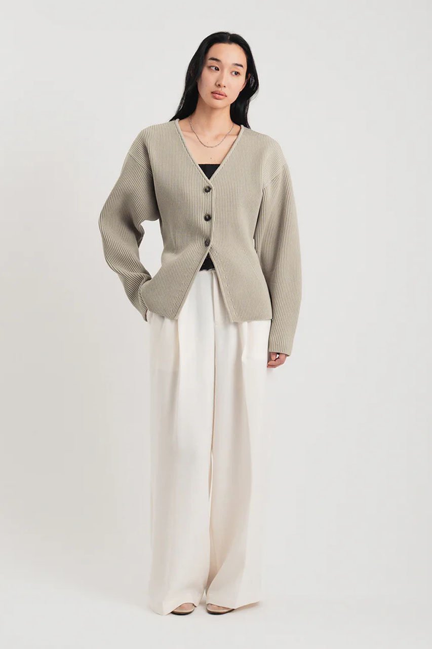 【スタニングルアー/STUNNING LURE】のアモッサスリットカーディガン 人気、トレンドファッション・服の通販 founy(ファニー) ファッション Fashion レディースファッション Fashion for Women トップス・カットソー Cut & Sew Tops ニット Knit Tops & Sweaters カーディガン・羽織り Layered Style Cardigans カーディガン Cardigan, Knitwear フォルム Silhouette, Form フォーマル Formal, Dressy リラックス Relax, Relaxed Fit 軽量 Lightweight, Ultra Light other-8|ID: prp329100004826351 ipo3291000000036053004