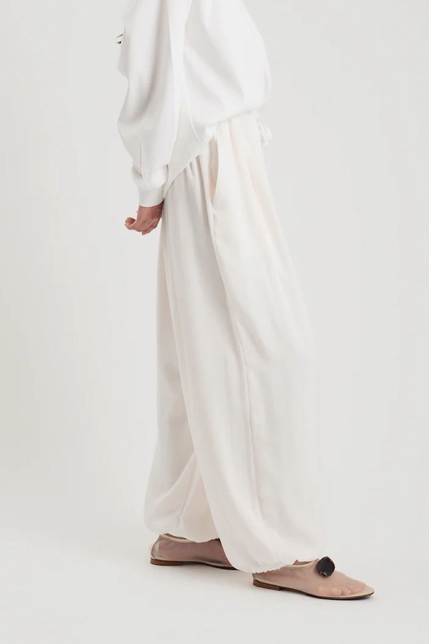 【スタニングルアー/STUNNING LURE】のrベルベットギャザーパンツ 人気、トレンドファッション・服の通販 founy(ファニー) 　ファッション　Fashion　レディースファッション　Fashion for Women　パンツ　Pants & Trousers　シルク　Silk, 100% Silk　ストレート　Straight, Straight Cut　エレガント 上品　Elegant　再入荷　Restock / Back in Stock　other-7|ID: prp329100004826354 ipo3291000000036006587