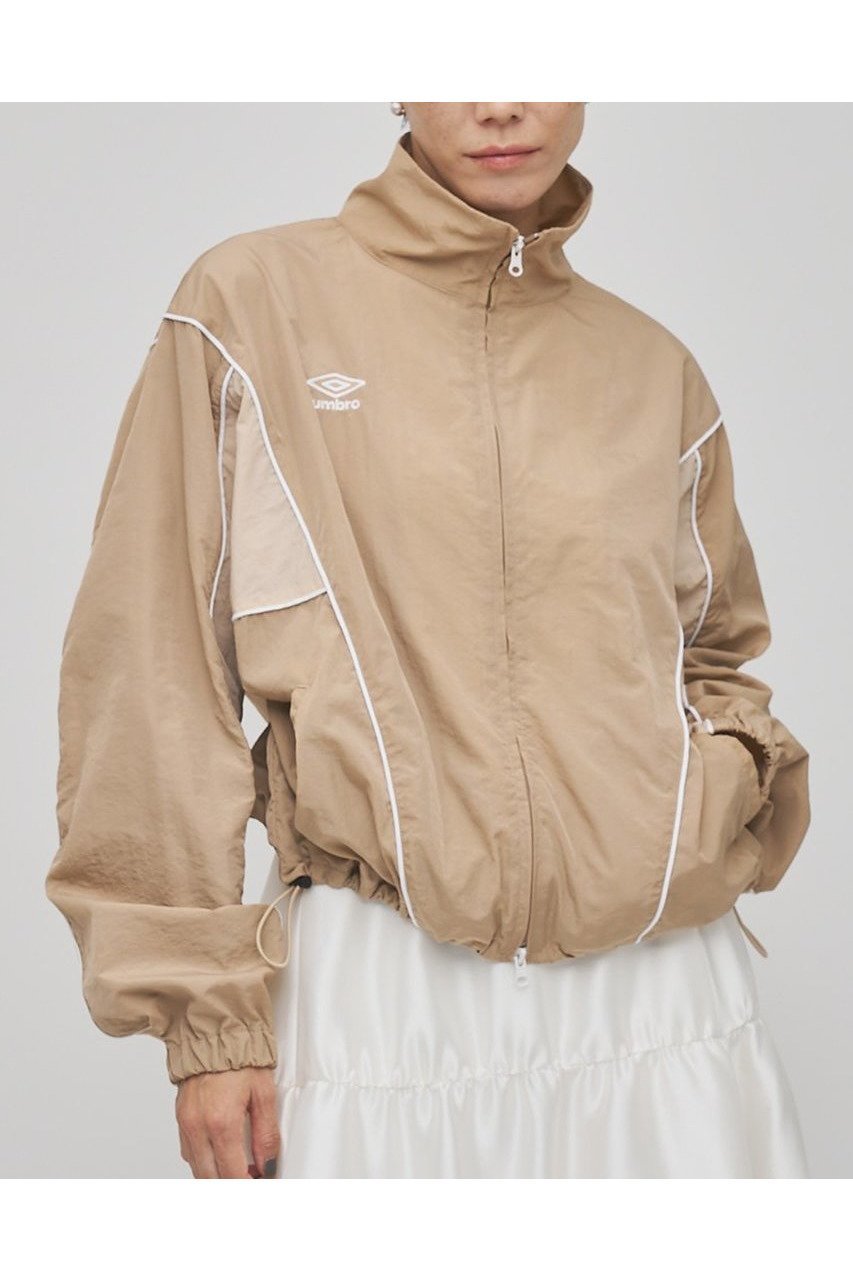 【ウィムガゼット/Whim Gazette】の【UMBRO×Whim Gazette】スタンドカラーブルゾン インテリア・キッズ・メンズ・レディースファッション・服の通販 founy(ファニー) 　ファッション　Fashion　レディースファッション　Fashion for Women　アウター　Coat / Outerwear Collection　レディースジャケット・軽アウター　Jackets　ブルゾンジャケット・スポーティアウター　Blouson Jackets　春　Spring　クール　Cool, Chic　コラボ　Collaboration, Collab　ジャケット　Jacket, Outerwear　スタンド　Stand Collar, Upright Stand　スポーツ　Sports, Activewear　スポーティ　Sporty, Casual Athletic　パイピング　Piping, Trim Design　フォルム　Silhouette, Form　ブルゾン　Blouson, Bomber Jacket　メッシュ　Mesh, Net Fabric　S/S・春夏　SS, Spring/Summer, Warm Season　おすすめ　Recommended / Our Picks　夏　Summer　エレガント 上品　Elegant　2026年　2026　ライトベージュ|ID: prp329100004827229 ipo3291000000035125694