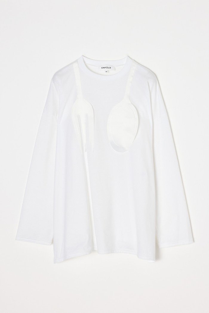 【エンフォルド/ENFOLD】のCUTLERY MOTIF LONG-SLEEVE T-SHIRT インテリア・キッズ・メンズ・レディースファッション・服の通販 founy(ファニー) https://founy.com/ ファッション Fashion レディースファッション Fashion for Women トップス・カットソー Cut & Sew Tops シャツ・ブラウス・オフィスカジュアル Elegant Blouses & Button-Ups ロングTシャツ・Tシャツ Longline T-Shirts & Tees カットソー・ベーシックTシャツ Cut-and-Sewn Tops / Stretch Tees & Basics 2026年 2026 サテン Satin, Glossy Fabric スリーブ Sleeve, Long Sleeve / Short Sleeve モチーフ Motif, Design Theme ロング Long, Long-Length 今季 This Season, Current Season 再入荷 Restock / Back in Stock 夏 Summer 定番 Standard, Basic Item 春 Spring S/S・春夏 SS, Spring/Summer, Warm Season |ID: prp329100004827259 ipo3291000000035319374