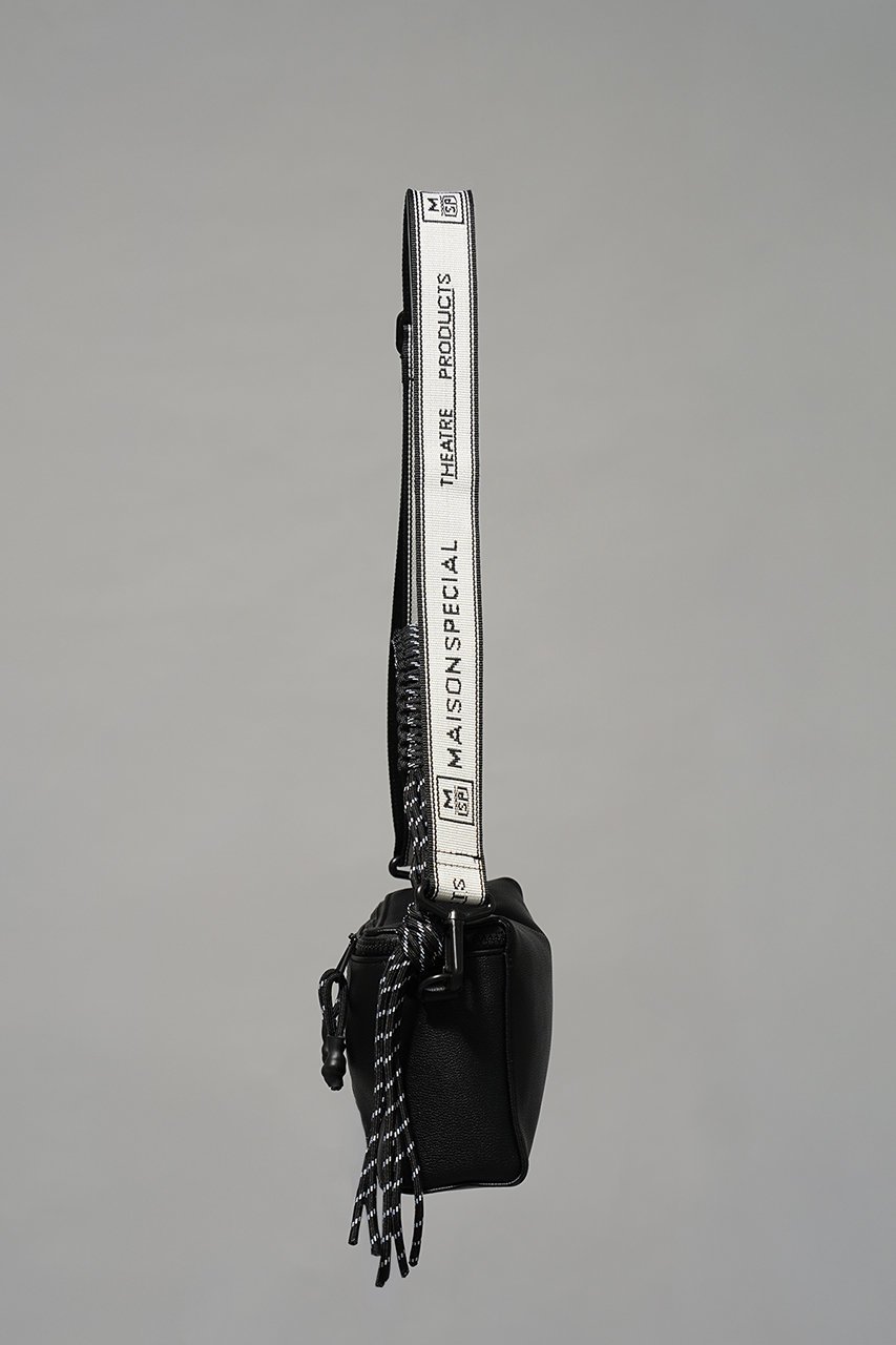 【メゾンスペシャル/MAISON SPECIAL】の【UNISEX】×THEATRE PRODUCTSCollaboration Horizontal Leather Shoulder Bag/シアタープロダクツコラボレーションホライゾナルレザーショルダーバッグ 人気、トレンドファッション・服の通販 founy(ファニー) 　ファッション　Fashion　レディースファッション　Fashion for Women　バッグ　Bags　春　Spring　傘　Umbrella, Parasol　スポーティ　Sporty, Casual Athletic　トレンド　Trend, Trending Now　バランス　Balance, Style Balance　フェイクレザー　Faux Leather, PU Leather　フォルム　Silhouette, Form　ボックス　Boxy, Box Shape　モダン　Modern, Contemporary　ユニセックス　Unisex, Genderless　リアル　Real, Realistic　S/S・春夏　SS, Spring/Summer, Warm Season　再入荷　Restock / Back in Stock　夏　Summer　エレガント 上品　Elegant　2026年　2026　other-3|ID: prp329100004829129 ipo3291000000036005982
