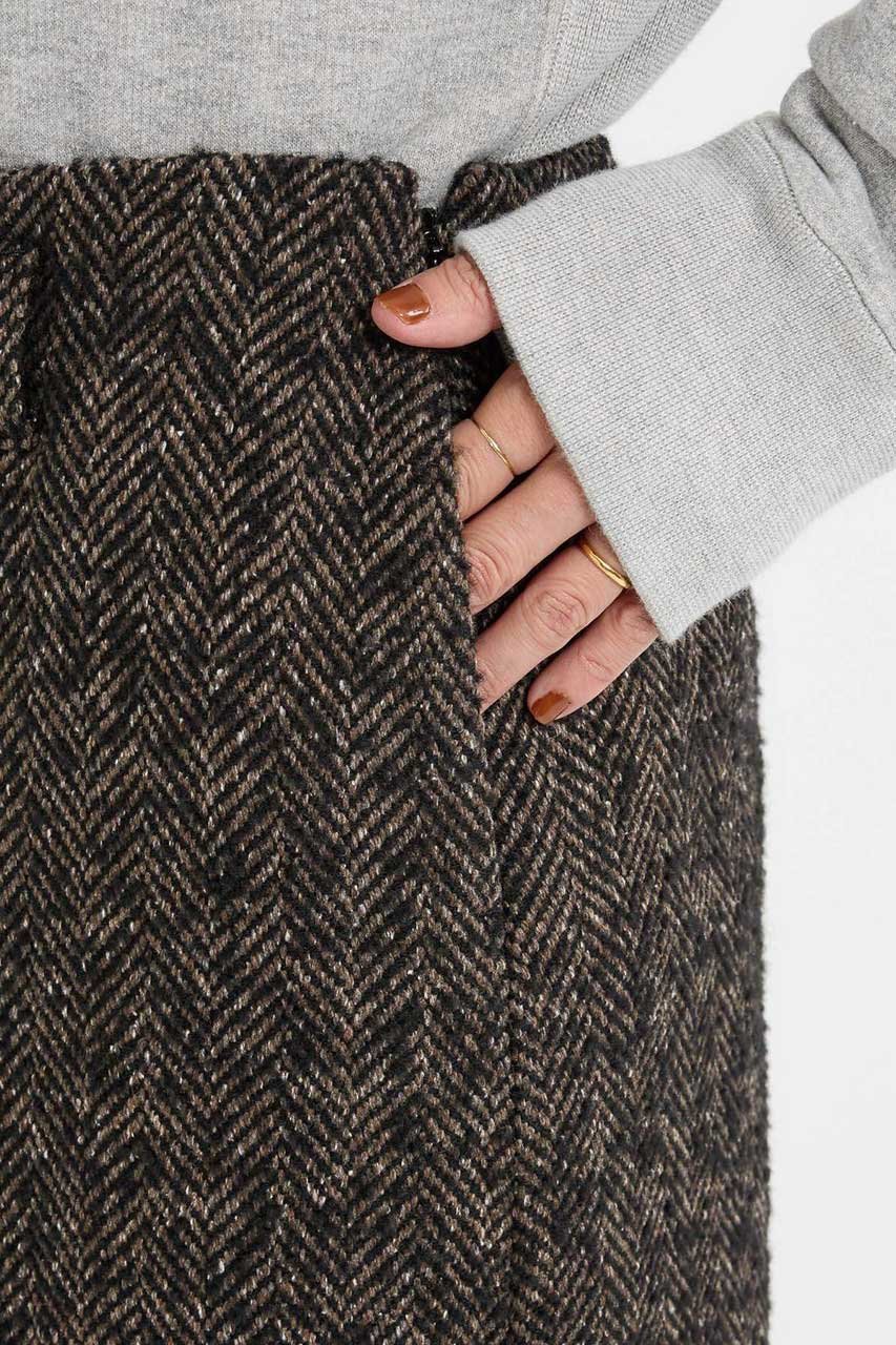 【ブリル/BRILL】のネップへリンボンタックスカート 人気、トレンドファッション・服の通販 founy(ファニー) 　ファッション　Fashion　レディースファッション　Fashion for Women　スカート　Skirts　ロングスカート　Long Skirts / Maxi & Midi Skirts　シンプル　Simple, Minimal　ストレート　Straight, Straight Cut　スリット　Slit, Slit Detail　センター　Center, Center Line　ネップ　Nepp, Slub Yarn　バランス　Balance, Style Balance　ボトム　Bottoms, Lower Wear　ロング　Long, Long-Length　再入荷　Restock / Back in Stock　other-7|ID: prp329100004831934 ipo3291000000035183240