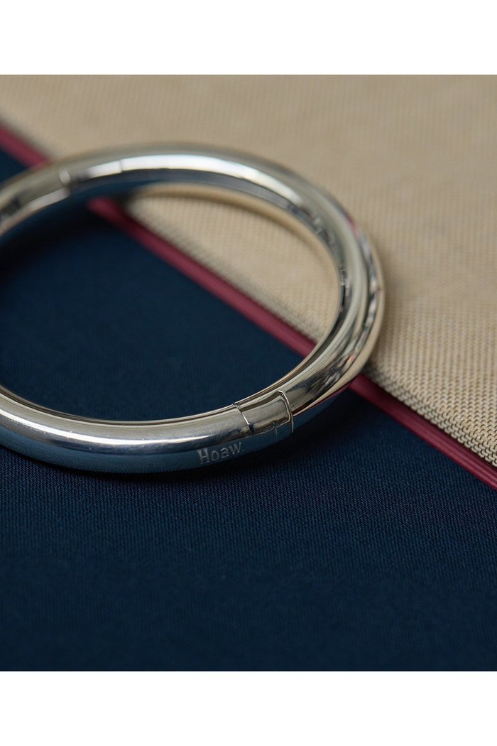 【ウィムガゼット/Whim Gazette】の【Hoaw.】チューブブレスレット インテリア・キッズ・メンズ・レディースファッション・服の通販 founy(ファニー) https://founy.com/ ファッション Fashion レディースファッション Fashion for Women ジュエリー Jewelry チェーン＆カフブレスレット Cuff & Chain Bracelets バングル・カフブレスレット Bangles & Cuff Bracelets 2026年 2026 シルバー Silver, Metallic Silver チューブ Tube, Tube Top テクスチャー Texture, Textured Fabric バングル Bangle, Bracelet フォルム Silhouette, Form ブレスレット Bracelet, Wristband プレーン Plain, Simple エレガント 上品 Elegant 夏 Summer 春 Spring S/S・春夏 SS, Spring/Summer, Warm Season |ID: prp329100004832731 ipo3291000000035191399