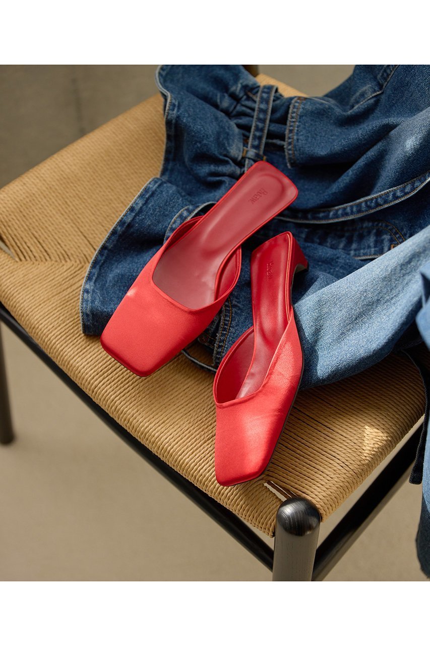 【ウィムガゼット/Whim Gazette】の【Hoaw.】スクエアサテンミュール インテリア・キッズ・メンズ・レディースファッション・服の通販 founy(ファニー) ファッション Fashion レディースファッション Fashion for Women アクセサリー Fashion Accessories エレガント 上品 Elegant 春 Spring サテン Satin, Glossy Fabric サンダル Sandals, Summer Shoes シューズ Shoes, Footwear シンプル Simple, Minimal トレンド Trend, Trending Now S/S・春夏 SS, Spring/Summer, Warm Season 夏 Summer 2026年 2026 レッド|ID: prp329100004832763 ipo3291000000035191635