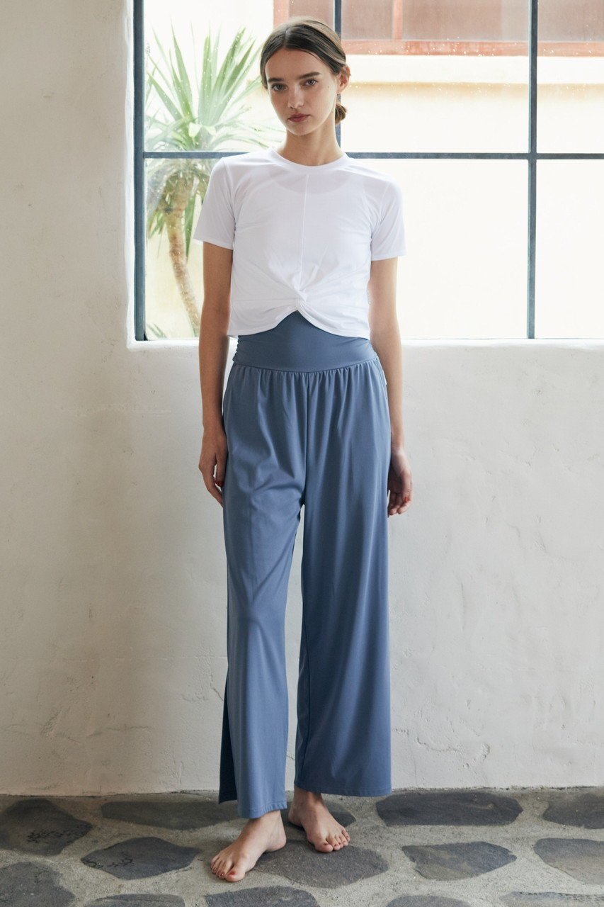 【ジュリエ/Julier】のアクティブフローコンパクトTシャツ 人気、トレンドファッション・服の通販 founy(ファニー) 　ファッション　Fashion　レディースファッション　Fashion for Women　トップス・カットソー　Cut & Sew Tops　シャツ・ブラウス・オフィスカジュアル　Elegant Blouses & Button-Ups　ロングTシャツ・Tシャツ　Longline T-Shirts & Tees　スポーツウェア　Functional & Stylish Sportswear　スポーツ トップス　Athletic Tops / Workout Tops / Training Shirts　2026年　2026　おすすめ　Recommended / Our Picks　コンパクト　Compact, Small Size　シンプル　Simple, Minimal　スポーツ　Sports, Activewear　フロント　Front, Front Design　ヨガ　Yoga, Yoga Wear　ワーク　Workwear, Utility Style　半袖　Short Sleeve, Half Sleeve　吸水　Absorbent, Quick-Dry　夏　Summer　春　Spring　S/S・春夏　SS, Spring/Summer, Warm Season　other-6|ID: prp329100004832782 ipo3291000000035191899