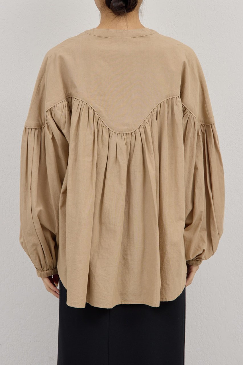 【ガリャルダガランテ/GALLARDAGALANTE】の【Dhritie】ギャザースキッパーブラウス 人気、トレンドファッション・服の通販 founy(ファニー) 　ファッション　Fashion　レディースファッション　Fashion for Women　トップス・カットソー　Cut & Sew Tops　シャツ・ブラウス・オフィスカジュアル　Elegant Blouses & Button-Ups　2026年　2026　おすすめ　Recommended / Our Picks　スキッパー　Skipper, Open Collar　スリーブ　Sleeve, Long Sleeve / Short Sleeve　バランス　Balance, Style Balance　フォルム　Silhouette, Form　ロング　Long, Long-Length　夏　Summer　春　Spring　S/S・春夏　SS, Spring/Summer, Warm Season　other-7|ID: prp329100004835291 ipo3291000000035220749