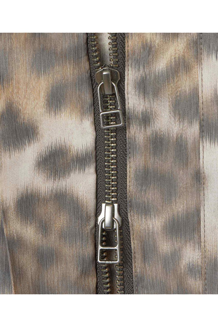 【アルアバイル/allureville】のレオパプリントスタンドカラーブルゾン 人気、トレンドファッション・服の通販 founy(ファニー) ファッション Fashion レディースファッション Fashion for Women アウター Coat / Outerwear Collection レディースジャケット・軽アウター Jackets ブルゾンジャケット・スポーティアウター Blouson Jackets 2026年 2026 イタリア Italy ジャカード/ジャガード Jacquard, Woven Pattern ジャケット Jacket, Outerwear トレンド Trend, Trending Now バランス Balance, Style Balance ブルゾン Blouson, Bomber Jacket プリント Print, Printed Pattern レオパード Leopard, Animal Print 今季 This Season, Current Season 夏 Summer 春 Spring S/S・春夏 SS, Spring/Summer, Warm Season other-5|ID: prp329100004835315 ipo3291000000036245120