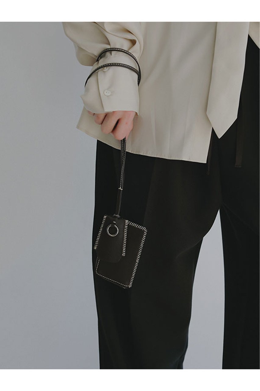 【エトレトウキョウ/ETRE TOKYO】のスクエアパースキーホルダー インテリア・キッズ・メンズ・レディースファッション・服の通販 founy(ファニー) 　ファッション　Fashion　レディースファッション　Fashion for Women　ポーチ&ミニバッグ　Pouches & Mini Bags　アクセサリー　Fashion Accessories　春　Spring　コンパクト　Compact, Small Size　シンプル　Simple, Minimal　スクエア　Square, Square Shape　なめらか　Smooth, Silky Texture　ハンド　Hand, Handmade　バランス　Balance, Style Balance　フォルム　Silhouette, Form　ポケット　Pocket, Pocket Detail　ポーチ　Pouch, Small Case　ラップ　Wrap, Wrap Design　S/S・春夏　SS, Spring/Summer, Warm Season　夏　Summer　エレガント 上品　Elegant　2026年　2026　ブラウン|ID: prp329100004835356 ipo3291000000035221259