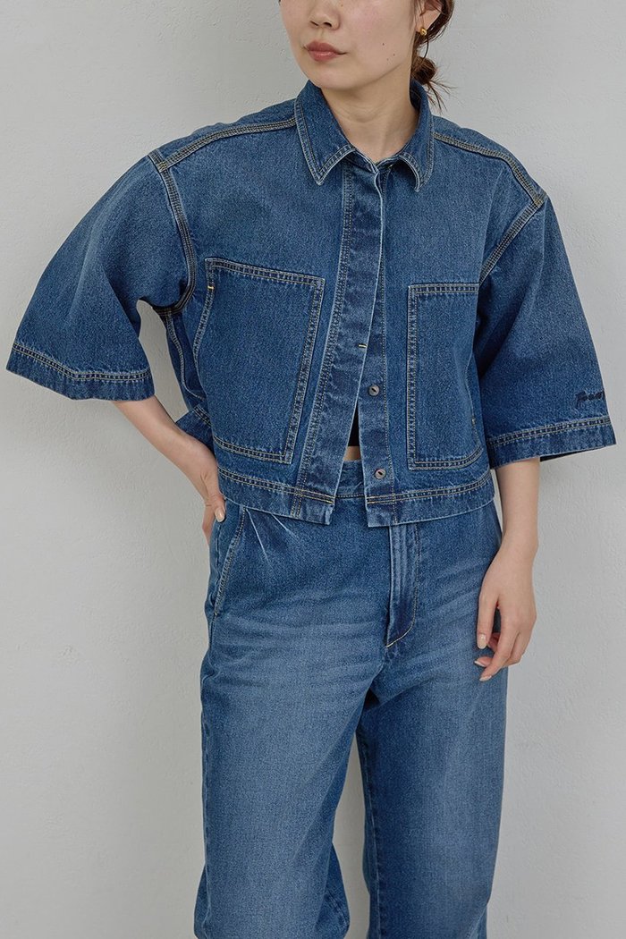 【ガリャルダガランテ/GALLARDAGALANTE】の【PEAS】【セットアップ対応】デニムハーフスリーブシャツ インテリア・キッズ・メンズ・レディースファッション・服の通販 founy(ファニー) https://founy.com/ ファッション Fashion レディースファッション Fashion for Women トップス・カットソー Cut & Sew Tops シャツ・ブラウス・オフィスカジュアル Elegant Blouses & Button-Ups 2026年 2026 クロップド Cropped, Short Length ショート Short, Short Length スリーブ Sleeve, Long Sleeve / Short Sleeve セットアップ Set-Up, Coordinated Outfit デニム Denim, Jeans Material トレンド Trend, Trending Now ポケット Pocket, Pocket Detail 夏 Summer 春 Spring S/S・春夏 SS, Spring/Summer, Warm Season |ID: prp329100004836432 ipo3291000000035229366