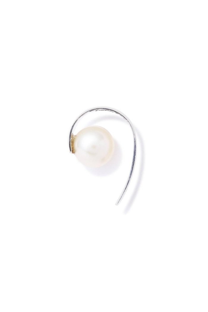 【アドーア/ADORE】のSaskia Diez PEARL EARCUFF インテリア・キッズ・メンズ・レディースファッション・服の通販 founy(ファニー) https://founy.com/ ファッション Fashion レディースファッション Fashion for Women ジュエリー Jewelry ファッションリング Fashion Rings イヤリング・フープ・ドロップタイプ Hoop, Drop & Clip Earrings イヤリング Earrings イヤーカフ Ear Cuffs パール Pearl, Pearl Accent メタル Metal, Metal Parts エレガント 上品 Elegant |ID: prp329100004837664 ipo3291000000035997816