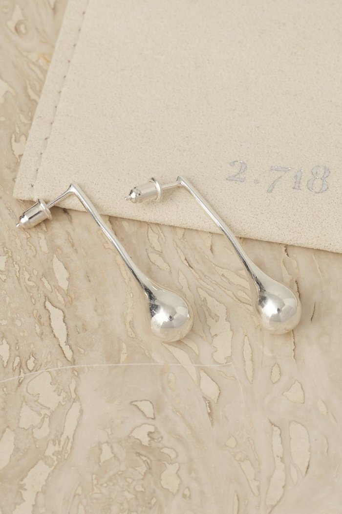 【ガリャルダガランテ/GALLARDAGALANTE】の【2.718】ロングドロップピアス インテリア・キッズ・メンズ・レディースファッション・服の通販 founy(ファニー) https://founy.com/ ファッション Fashion レディースファッション Fashion for Women ジュエリー Jewelry ファッションリング Fashion Rings イヤリング・フープ・ドロップタイプ Hoop, Drop & Clip Earrings 2026年 2026 イヤリング Earrings ドロップ Drop Shoulder, Dropped Style フォルム Silhouette, Form 再入荷 Restock / Back in Stock 夏 Summer 春 Spring S/S・春夏 SS, Spring/Summer, Warm Season |ID: prp329100004837667 ipo3291000000035944625