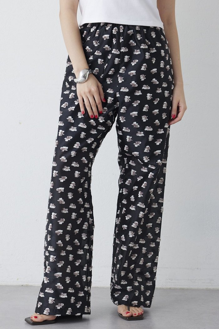 【ウィムガゼット/Whim Gazette】の【THE PAUSE】フラワージャガードパンツ インテリア・キッズ・メンズ・レディースファッション・服の通販 founy(ファニー) https://founy.com/ ファッション Fashion レディースファッション Fashion for Women パンツ Pants & Trousers 2026年 2026 イエロー Yellow オーガンジー Organza Fabric シアー Sheer, See-Through シンプル Simple, Minimal ジャカード／ジャガード Jacquard, Woven Pattern フラワー Flower, Floral 夏 Summer 春 Spring S/S・春夏 SS, Spring/Summer, Warm Season |ID: prp329100004838779 ipo3291000000035260428